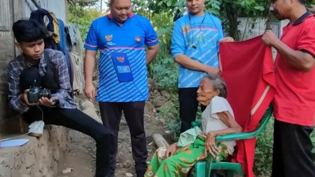 Nenek Yuliana Usia 85 Tahun Di Lembata Akhirnya Punya KTP-El Berkat Tim GISA 3T Ditjen Dukcapil