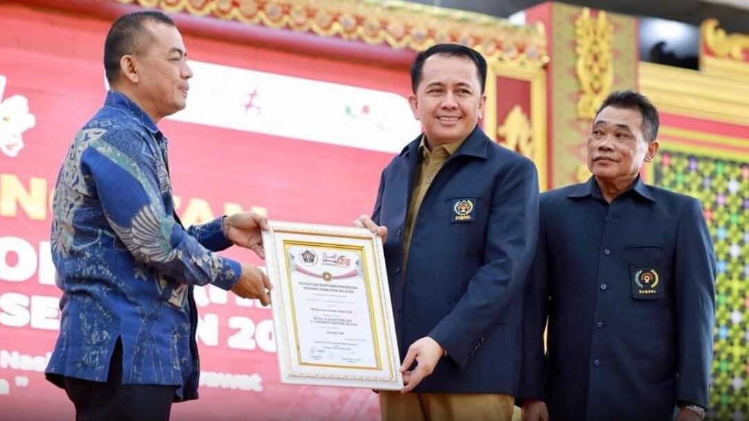 Pj Gubernur Sumsel Agus Fatoni Terima Penghargaan Dari PWI