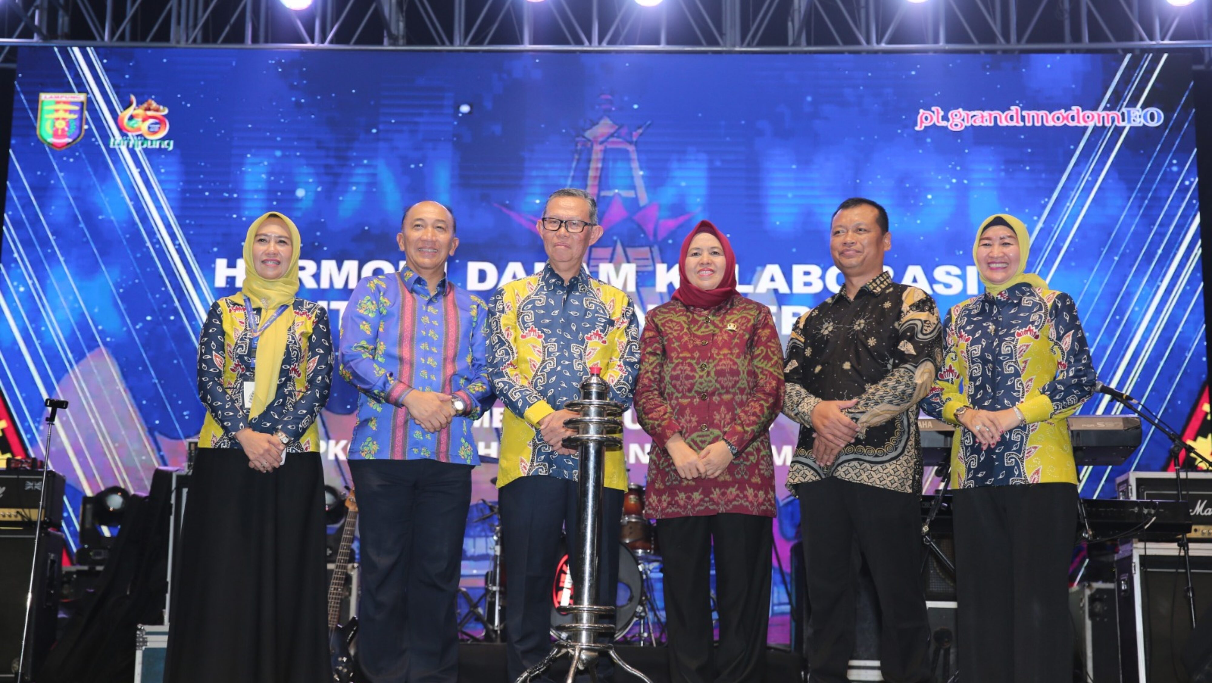 Ribuan Masyarakat Saksikan Kemeriahan Acara Penutupan Pekan Raya Lampung, Sekdaprov Fahrizal Ucapkan Terima Kasih Atas Suksesnya PRL 2024