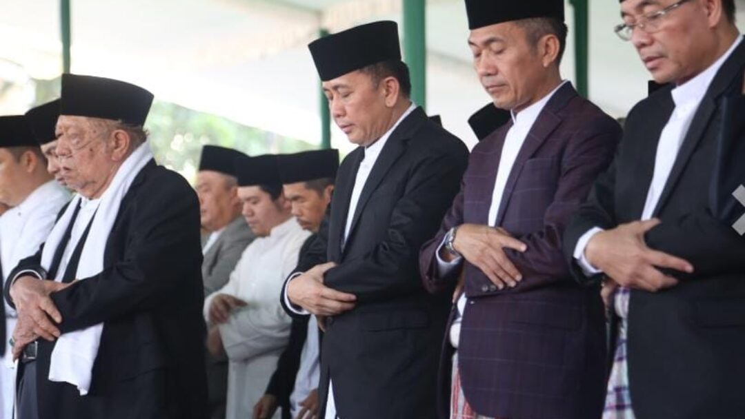 Pj. Gubernur A. Fatoni Tunaikan Ibadah Sholat Idul Adha 1445 H Di Masjid Agung Palembang