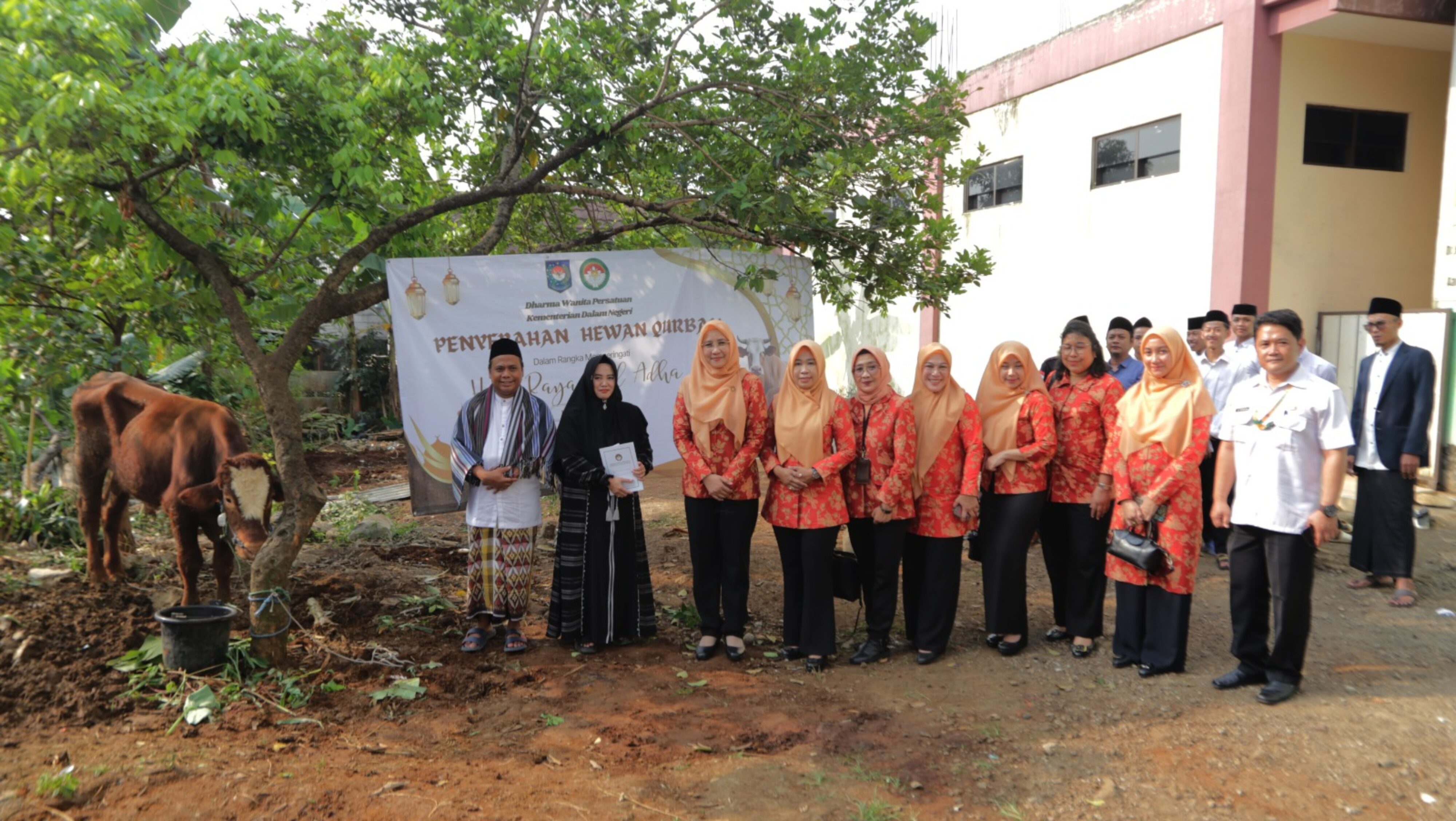 Serahkan Hewan Kurban, Plt. Ketua Antarwaktu DWP Kemendagri: Ibadah Kurban Ajarkan Nilai Kemanusiaan