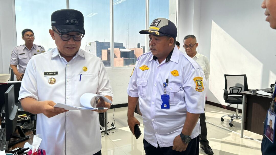 Pj Wali Kota Bekasi Sidak Pengujian Dishub, Menekankan Tidak Adanya Pungli