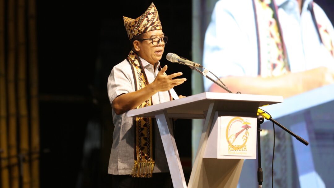 Pj. Gubernur Samsudin Bersama Sekretaris Dirjen Kebudayaan Fitra Arda Buka Festival Musik Tradisi Indonesia “Recaka Musik Lampung” di PKOR Way Halim