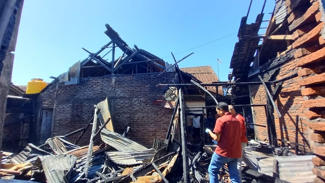 Kebakaran Melanda 3 Rumah di Jembrana, Satu Rumah Ludes Terbakar