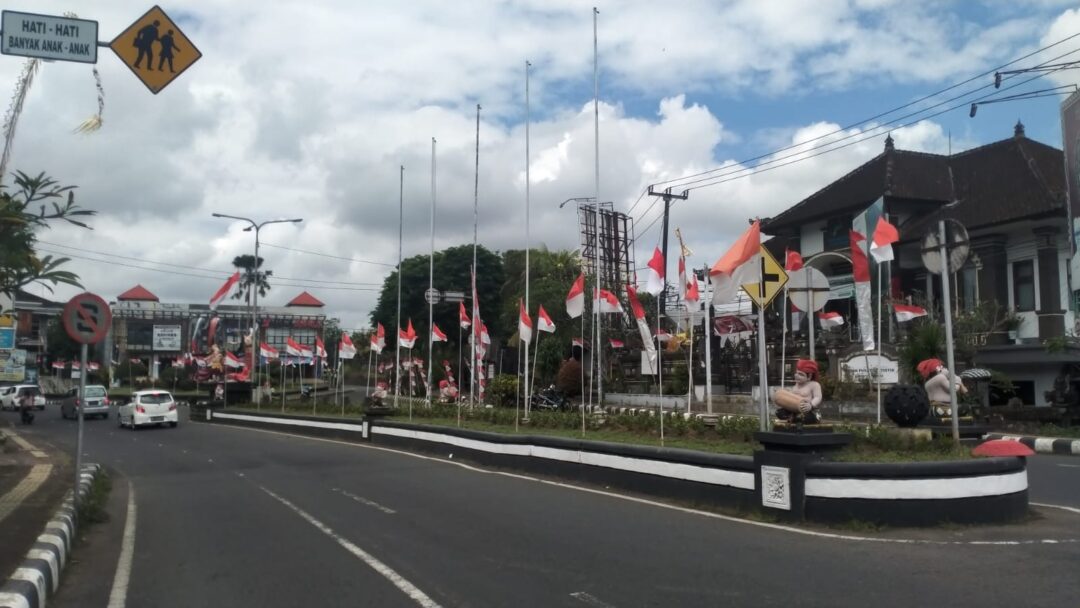 Dukung 10 Juta Merah Putih, Pemkab Tabanan Pasang Ribuan Bendera