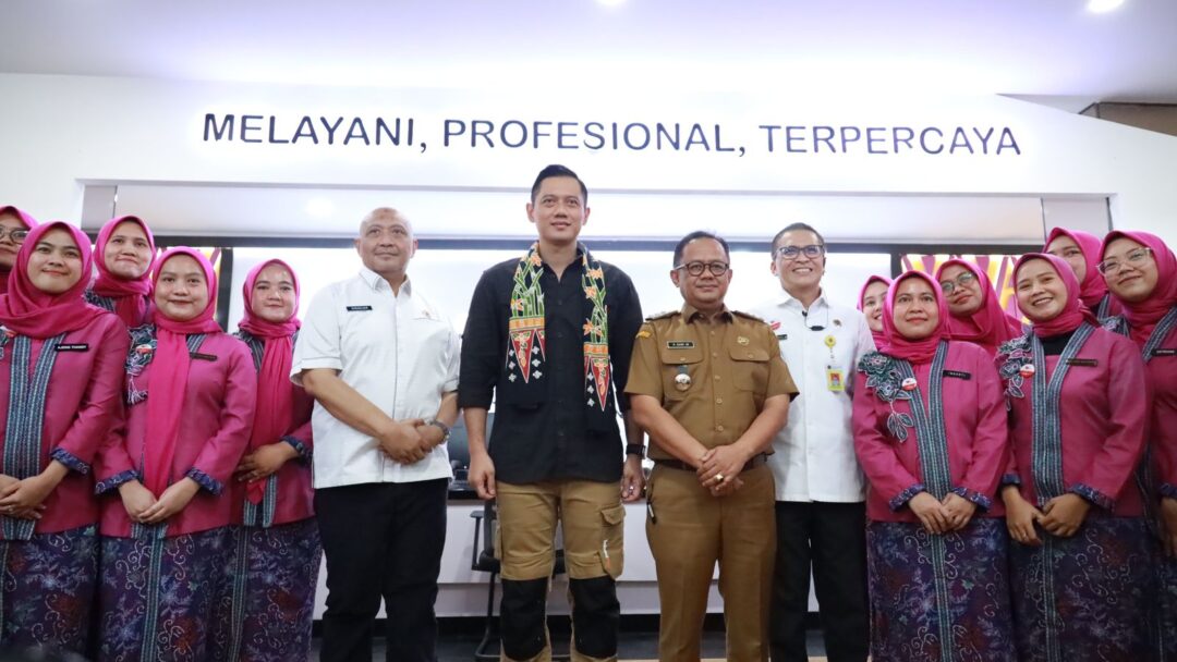 Menteri AHY Sambangi Kantor Pertanahan Kota Bekasi Beri Sertifikat Eletronik untuk Aset Tanah Milik Pemerintah dan Masyarakat