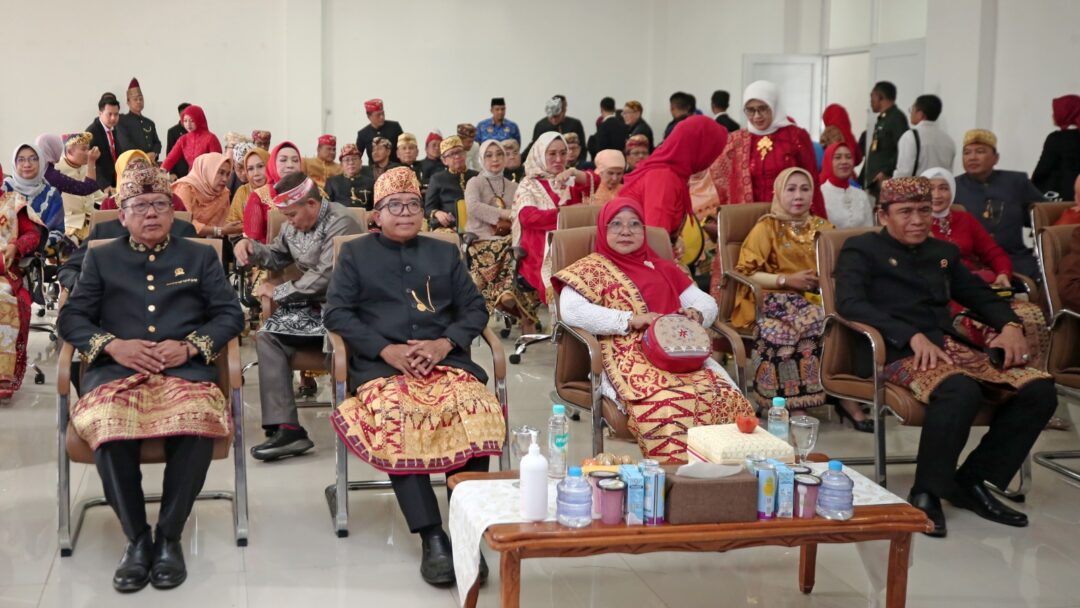 Pj. Gubernur Samsudin dan Forkopimda Ikuti Peringatan Detik-Detik Proklamasi Kemerdekaan Secara Virtual dari RSUD Bandar Negara Husada, Kota Baru