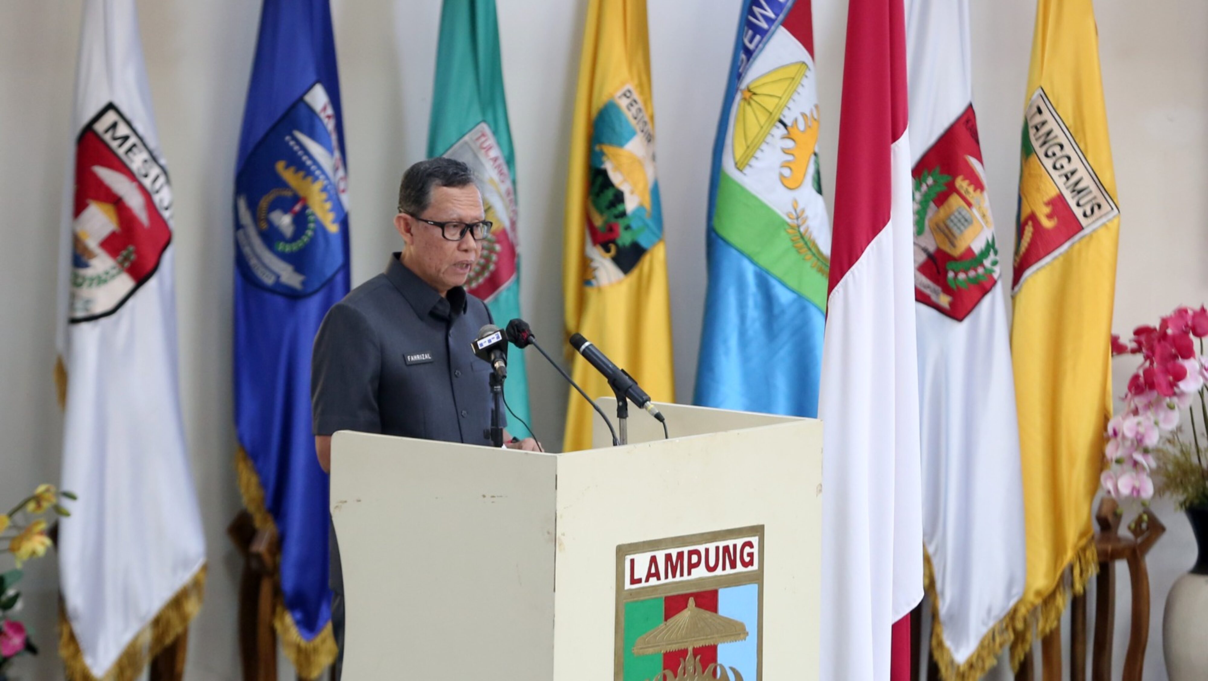 Sekdaprov Fahrizal Sampaikan Jawaban atas Pemandangan Umum Fraksi-Fraksi DPRD terhadap Raperda Perubahan APBD Lampung 2024, Pendapatan Daerah Capai Rp8,561 Triliun