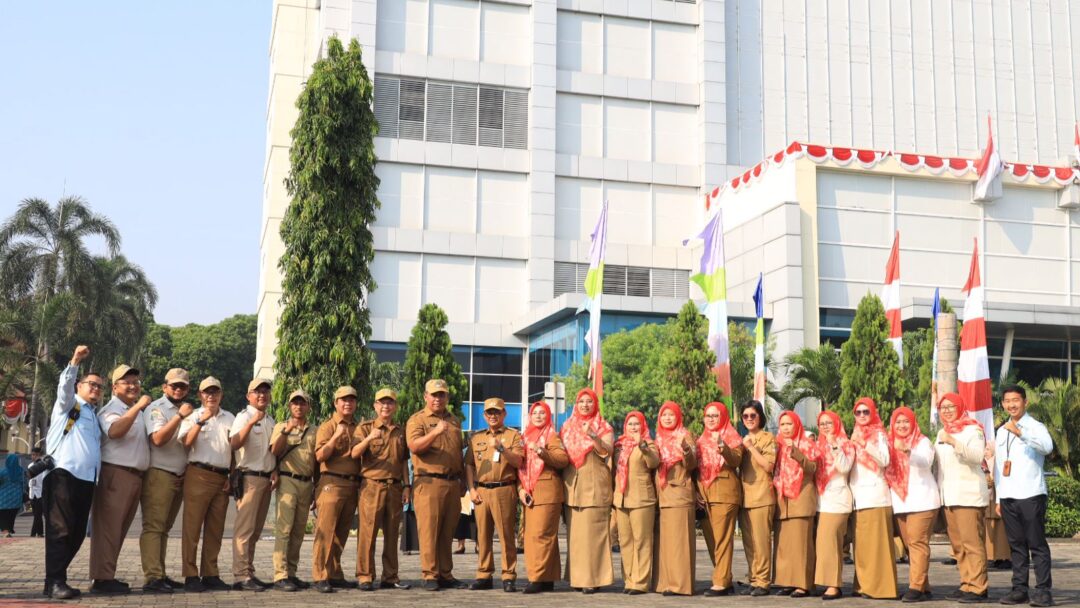 Pj Wali Kota Bekasi Berikan Penghargaan Bagi PPID Pelaksana Terbaik 2024