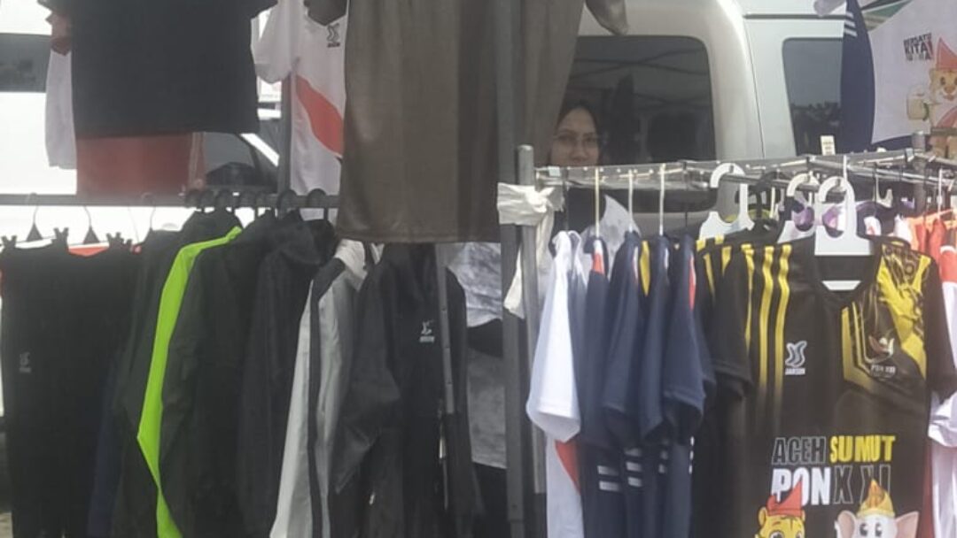 Kaos Berlogo PON XXI Laris Manis di Medan