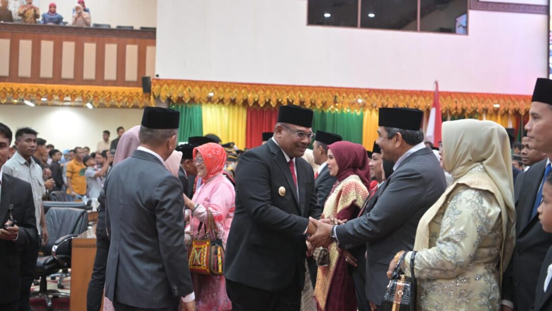 Pj Gubernur Safrizal Hadiri Pelantikan Anggota DPR Aceh Periode 2024-2029, Sampaikan Terima Kasih Kepada Dewan Periode Lalu