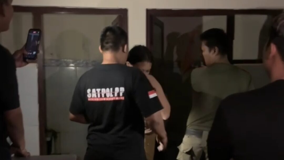 Diduga Wikwik di Toilet Umum, Pasangan Muda Diciduk Satpol PP Jembrana