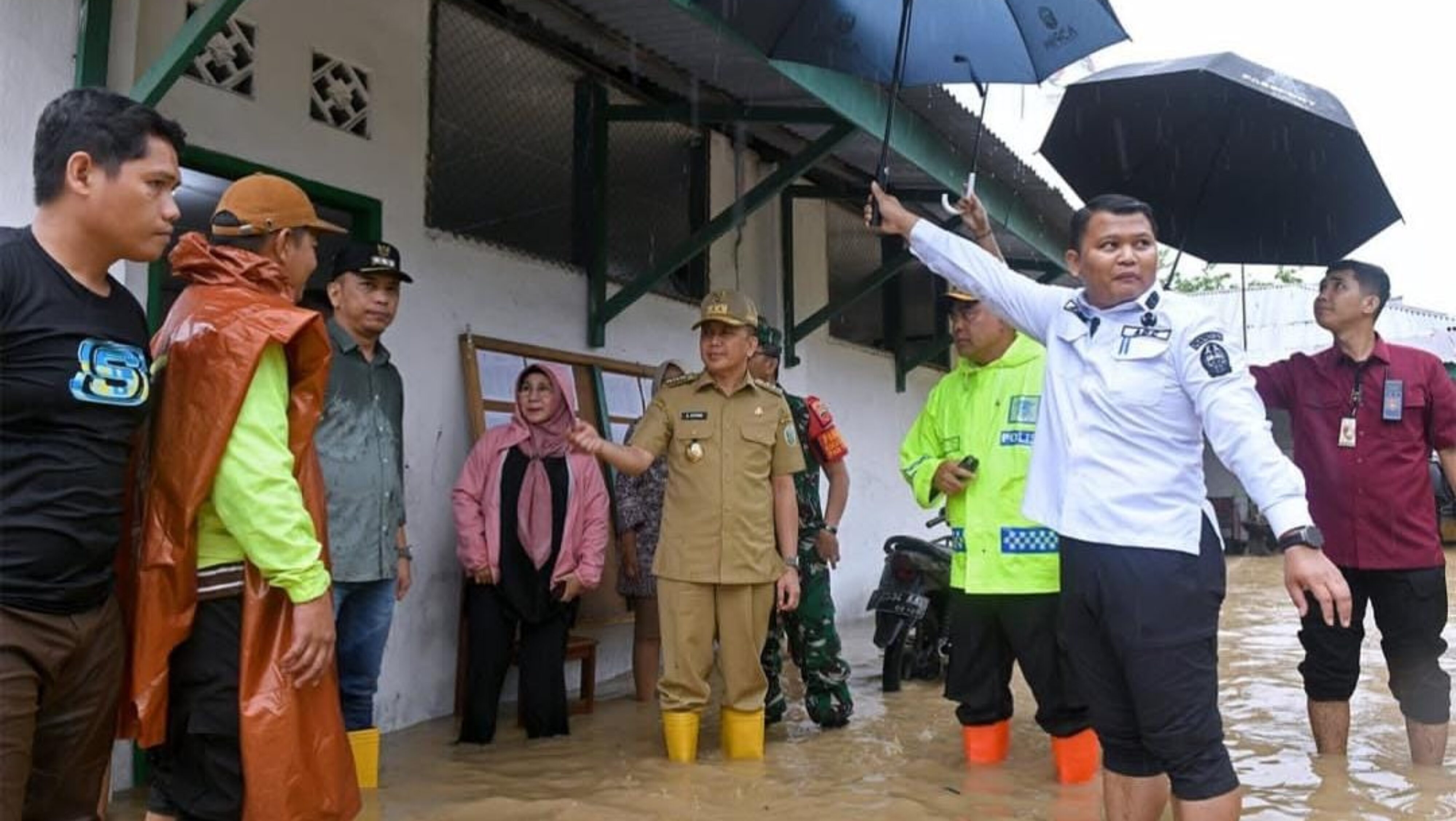 PJ Gubernur Agus Fatoni Tinjau Pelaksanaan Pilkada Serentak di Kota Medan 