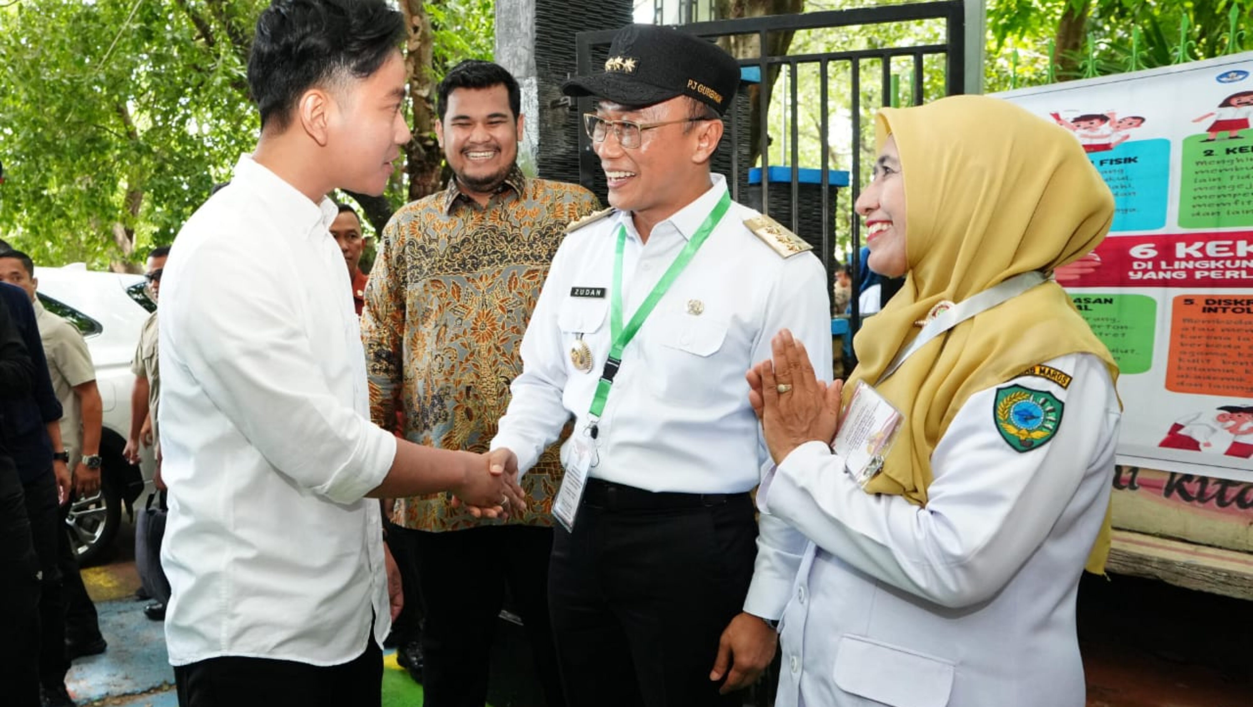 Pj Gubernur Sulsel Prof Zudan Dampingi Wapres Gibran Tinjau Makan Bergizi Gratis Di Maros