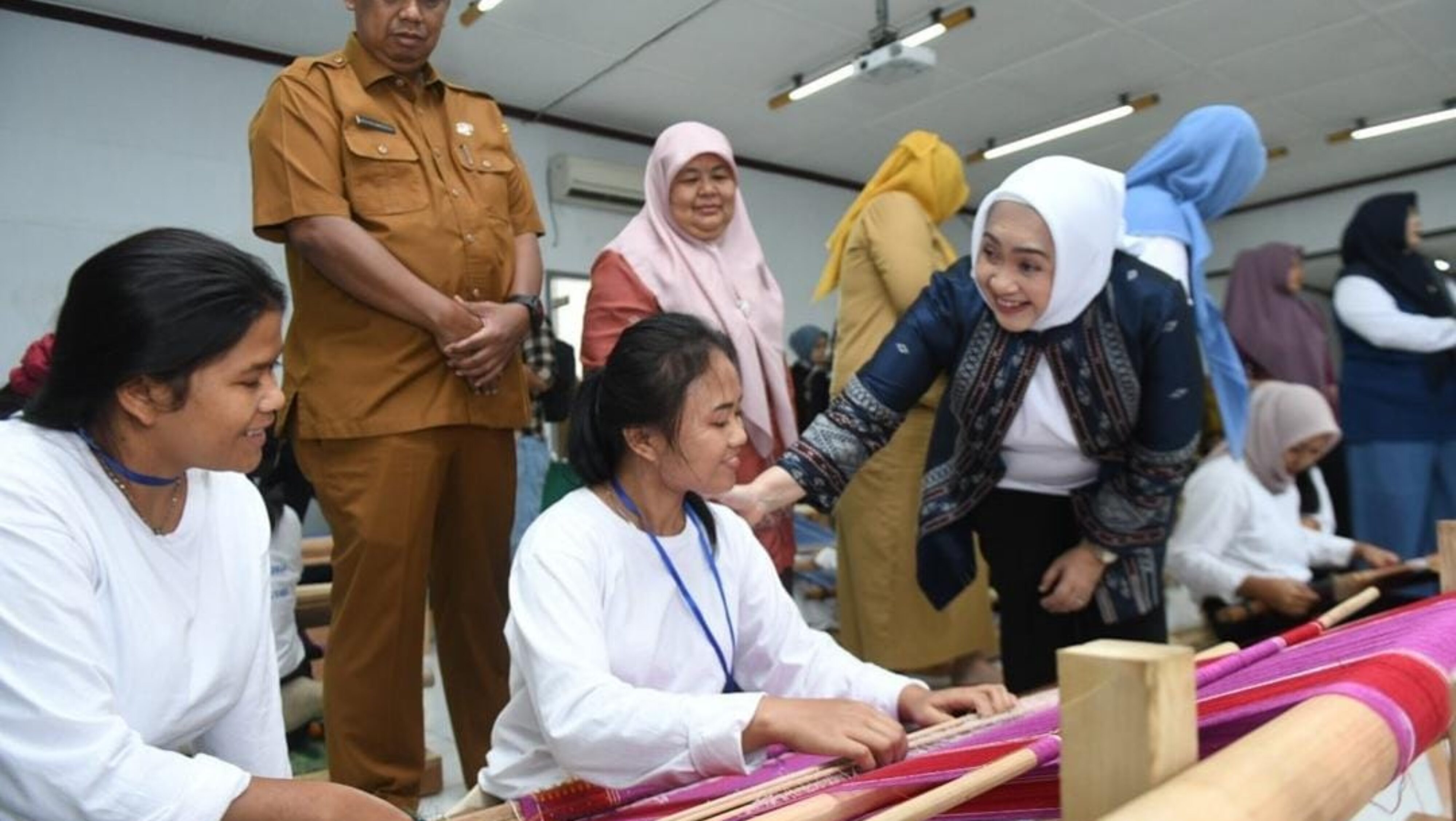 Ketua Dewan Kerajinan Nasional Daerah Sumatera Utara Tyas Fatoni Optimis Regenerasi Penenun Di Sumut