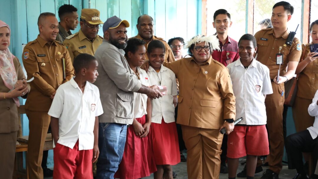 Wamendagri Ribka Sosialisasikan Program Makan Bergizi Gratis Di Kabupaten Jayawijaya