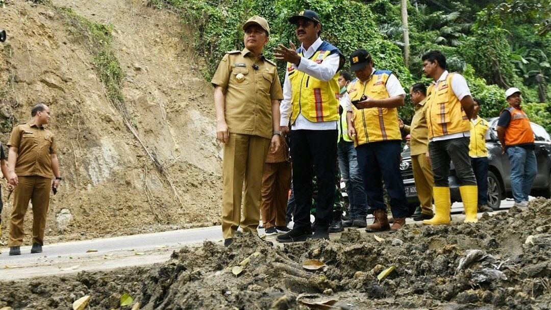 Agus Fatoni Meninjau Langsung Lokasi Longsor di Sibolangit