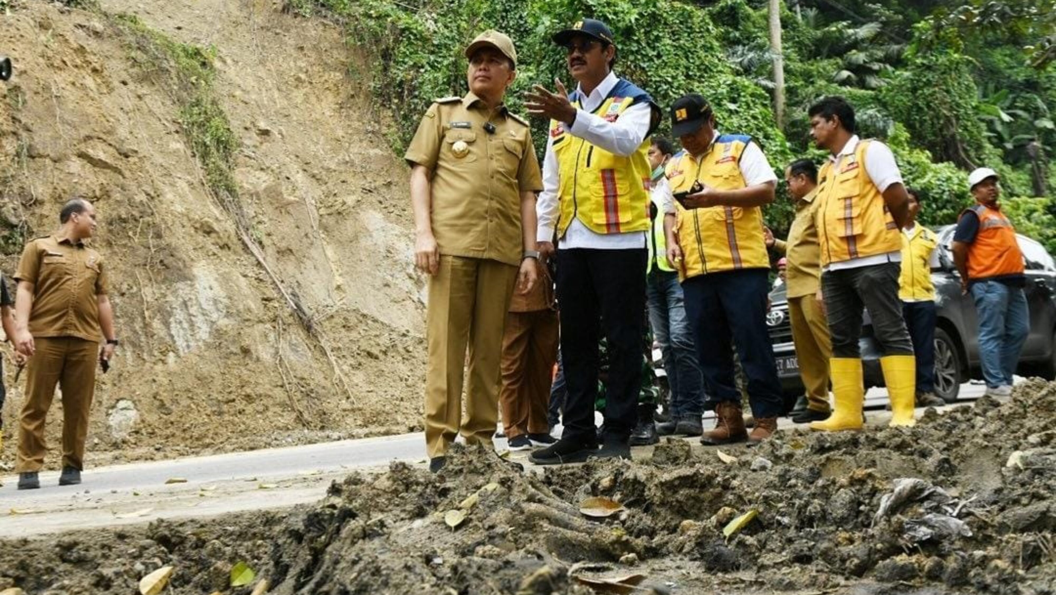 Agus Fatoni Meninjau Langsung Lokasi Longsor di Sibolangit