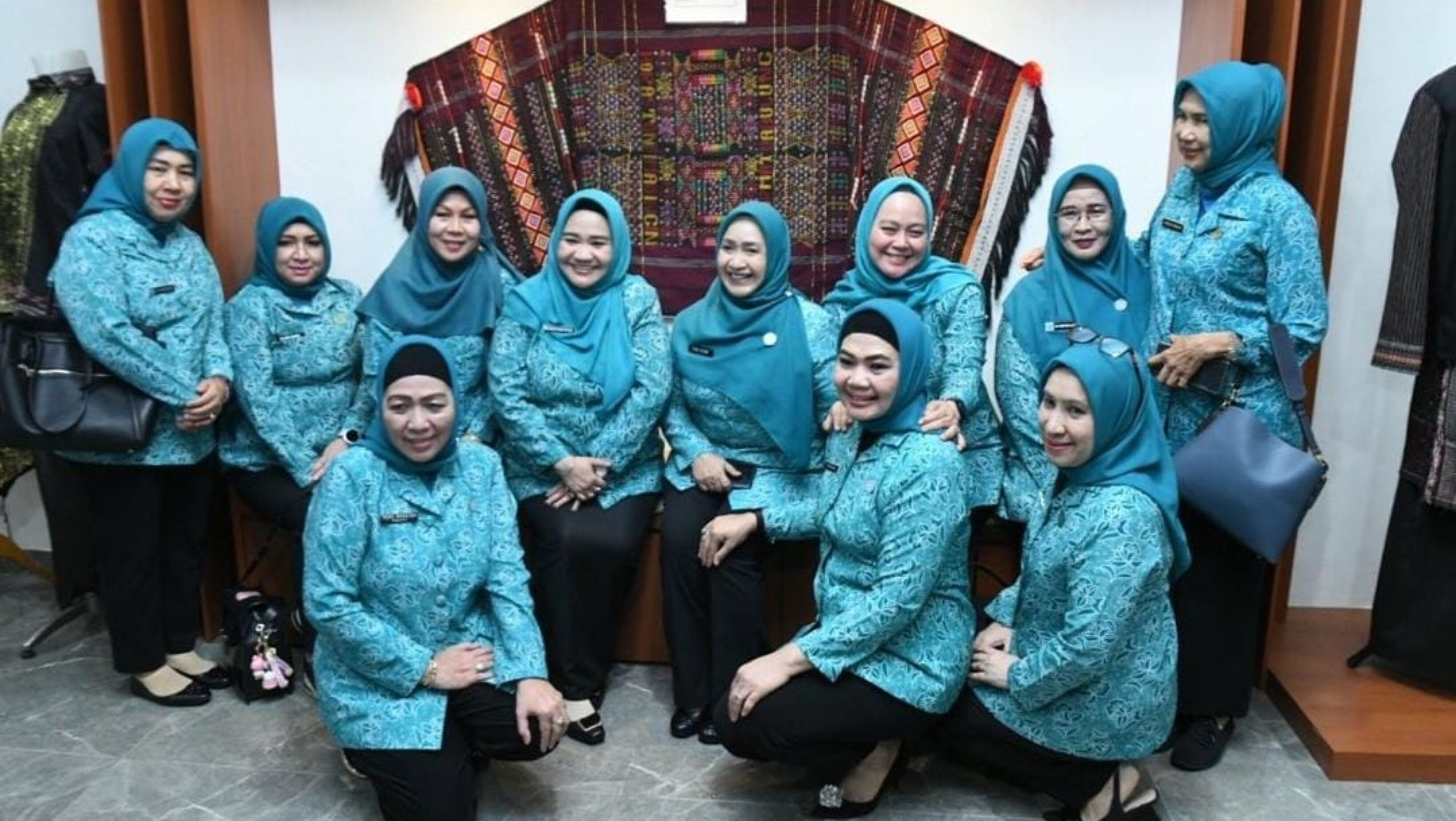Ketua Tim Penggerak Pemberdayaan Kesejahteraan Keluarga TP PKK Sumatera Selatan Melza Elen Setiadi Memuji Produk UMKM Sumut