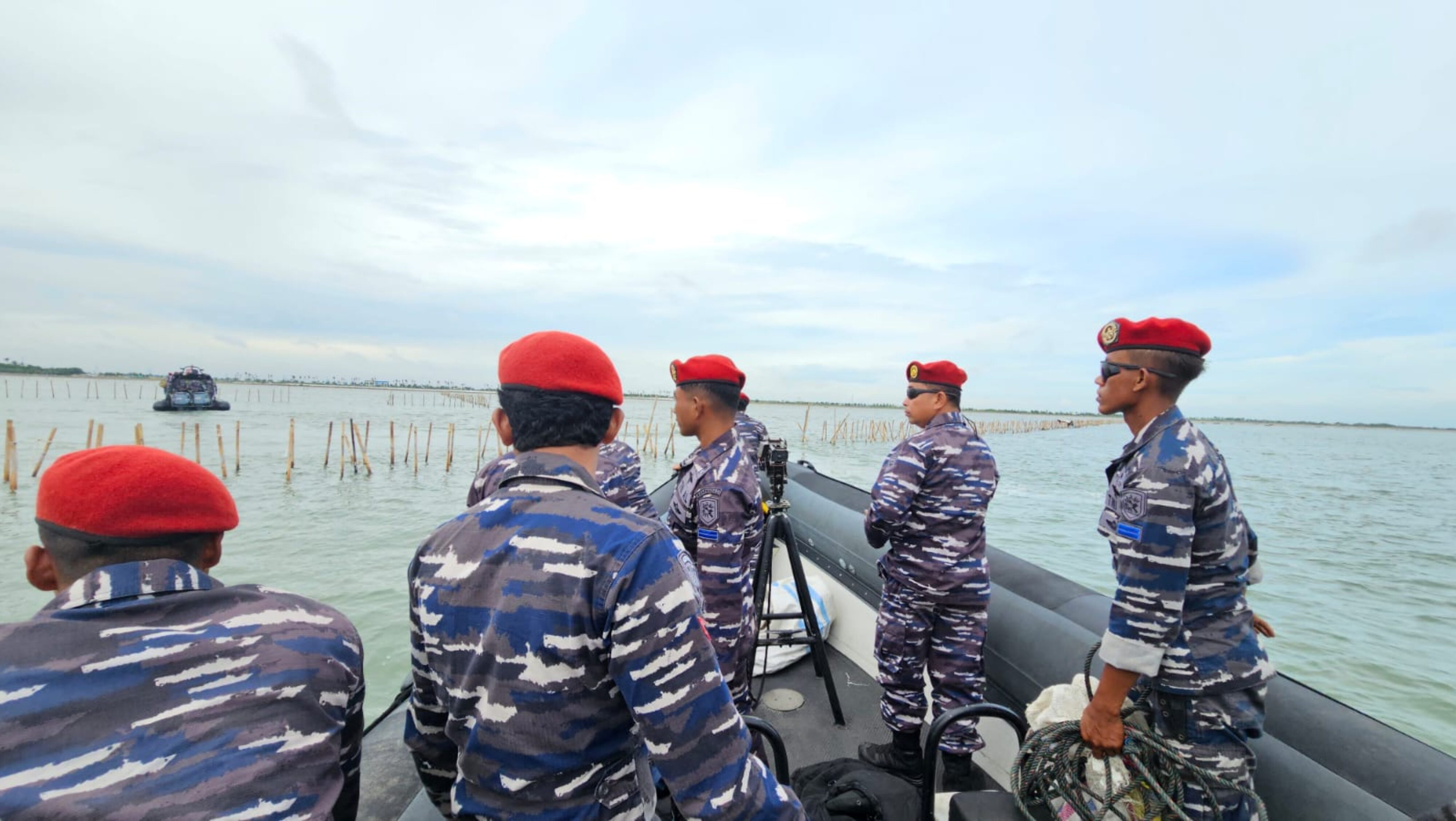 Kopaska TNI AL Mulai Cabut Pagar Laut Sepanjang 30 Km  JAKARTA, nirmedia.co –