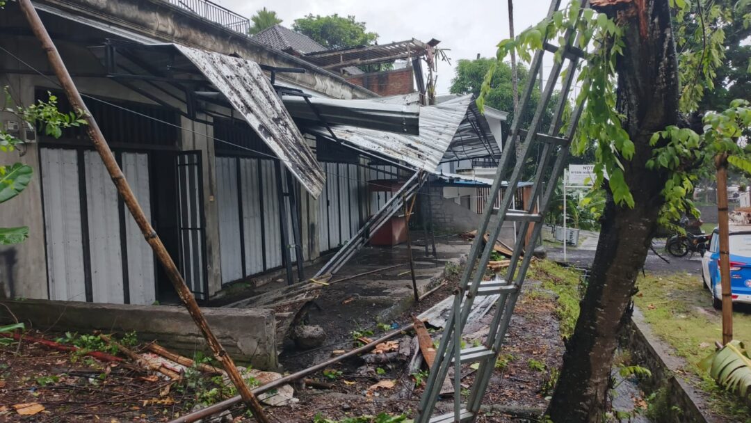 Puting Beliung Hantam Desa Yeh Sumbul dan Medewi, Puluhan Rumah Rusak