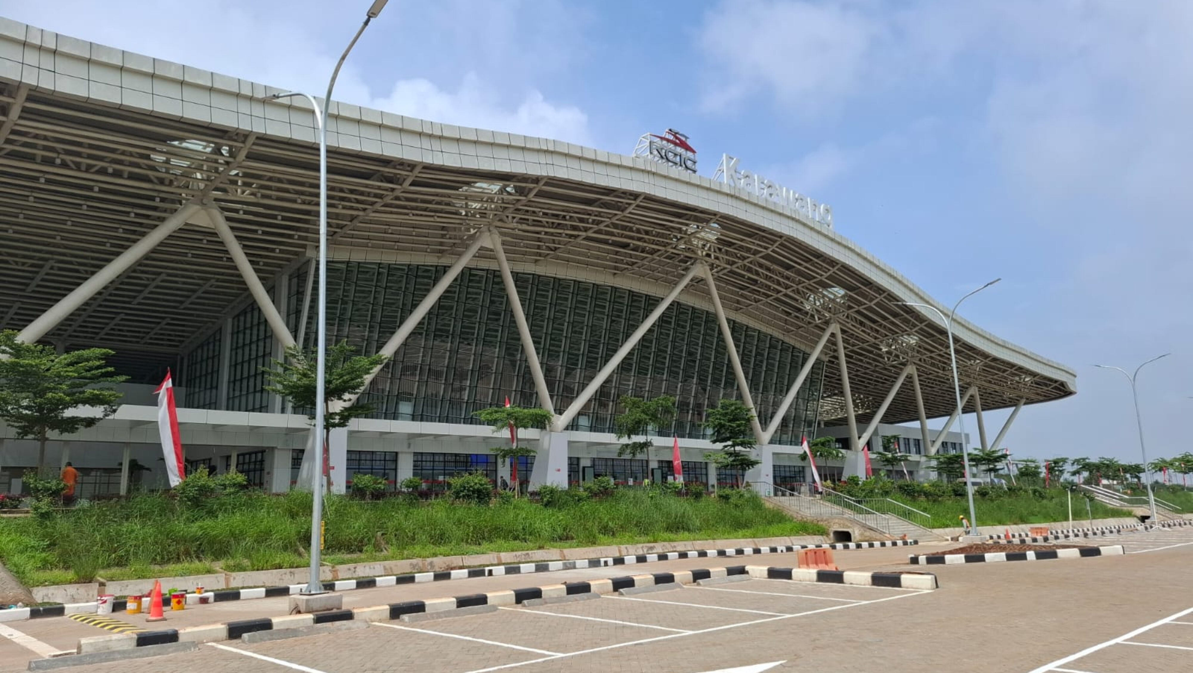 STASIUN WHOOSH KARAWANG PERLU DUKUNGAN LAYANAN ANGKUTAN UMUM