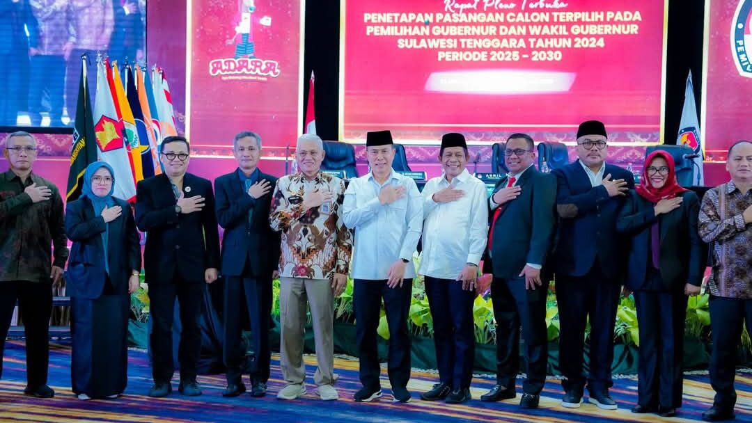 Sekda Hadiri Rapat Pleno Penetapan Pasang Calon Gubernur dan Wakil Gubernur Sultra Tahun 2024 Priode 2025-2030