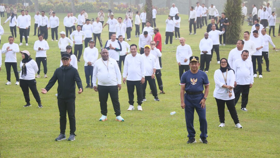 Peserta Retreat Magelang Semangat Ikuti Olahraga Pagi, Mendagri Tito Ikut Senam Pagi Bersama