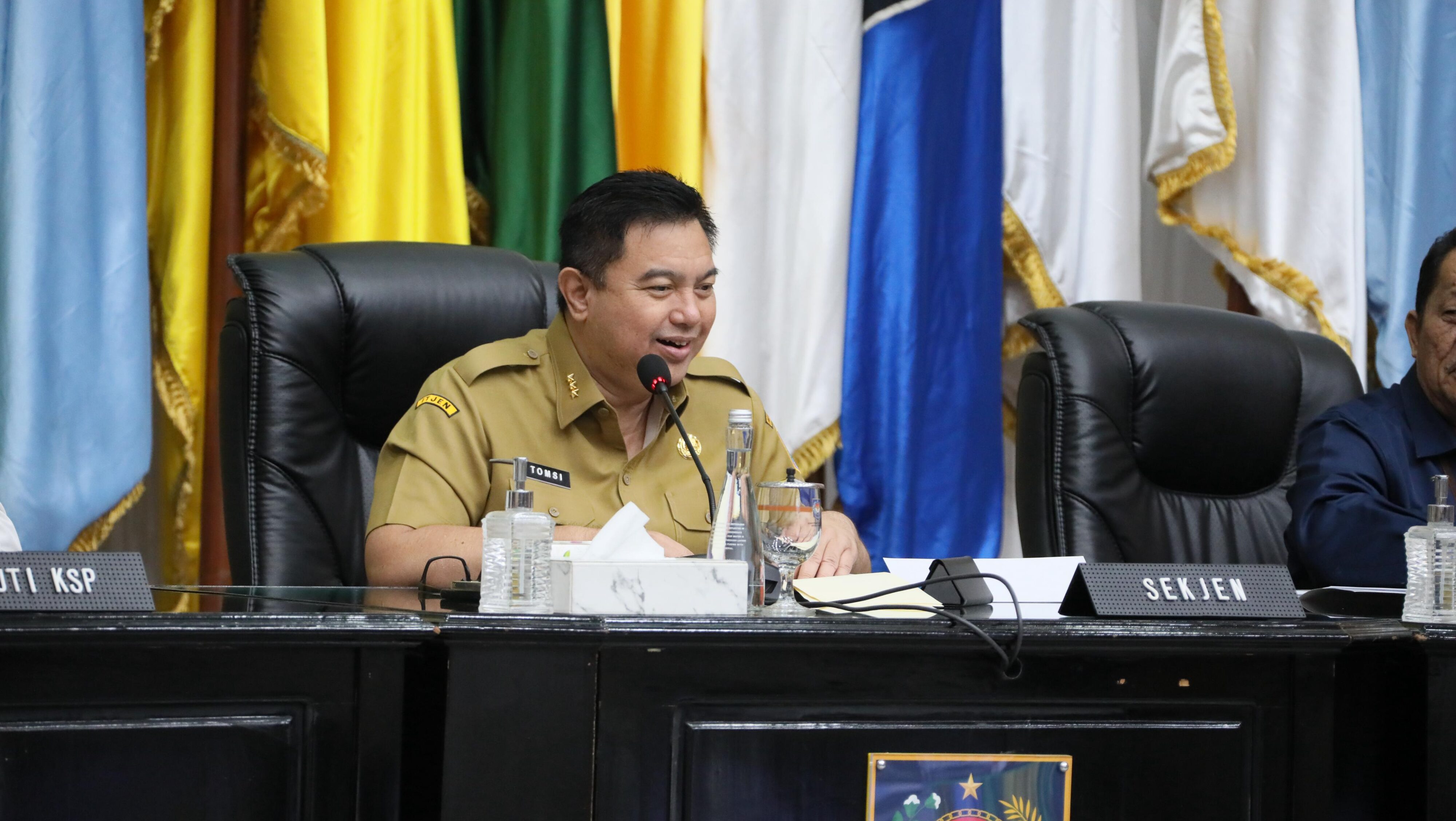 Sekjen Kemendagri Minta Pemda Kendalikan Kenaikan Harga Jelang Ramadan