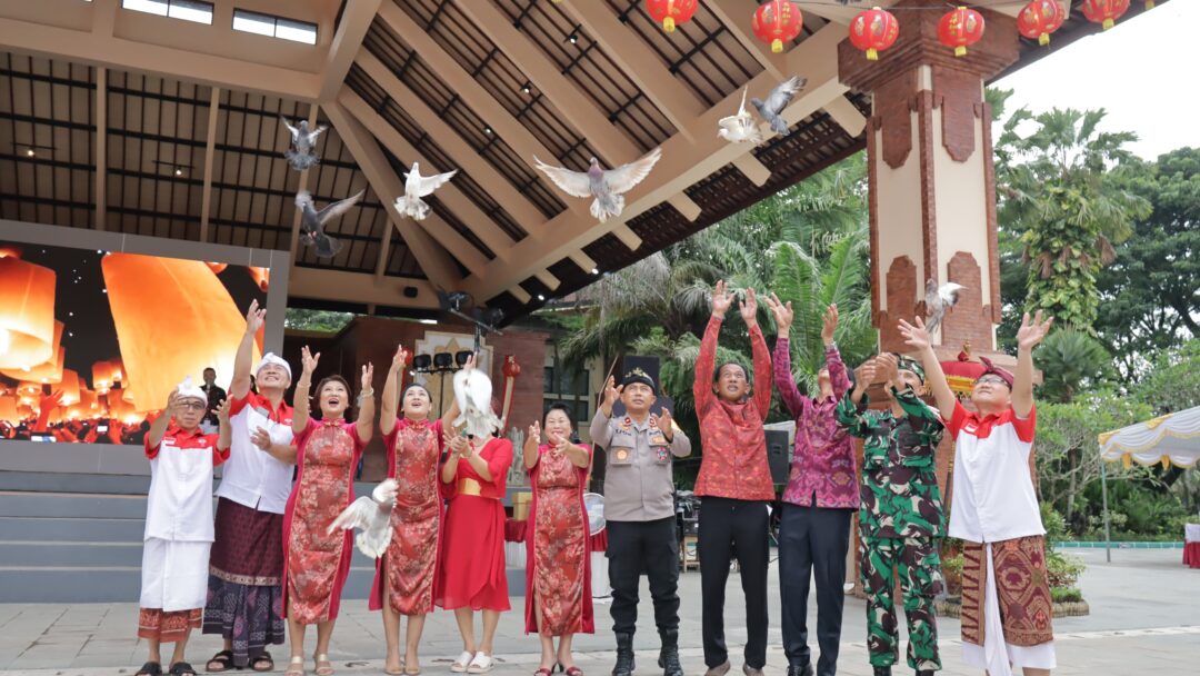 Berbagi Kasih Serta Kebahagiaan Melalui Festival Imlek 2576 Di Jembrana