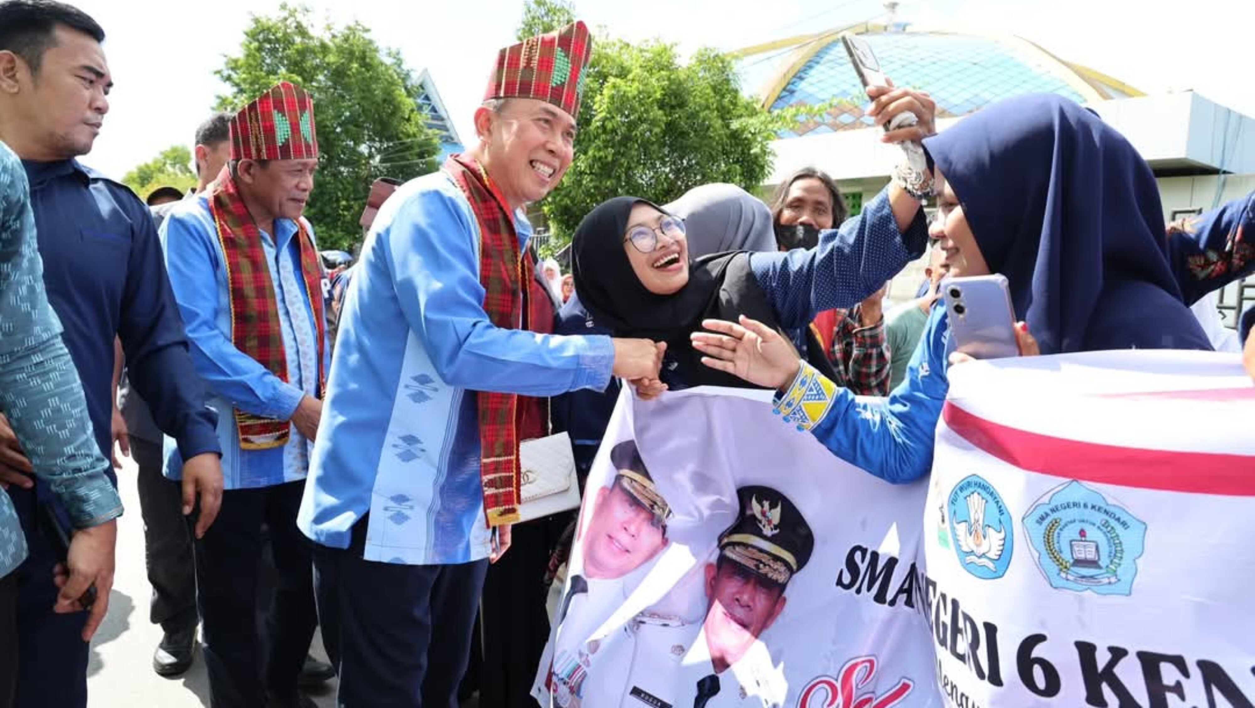 Penyambutan Gubernur Sultra Andi Sumangerukka dan Wagub Ir. Hugua di Kota Kendari Usai Pelantikan