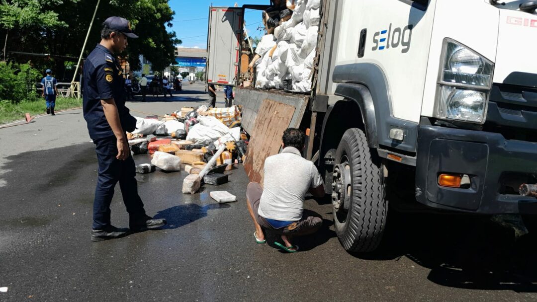Truk Bermuatan Paket Terbakar di Kapal Saat Menuju Gilimanuk, Tidak Ada Korban Jiwa