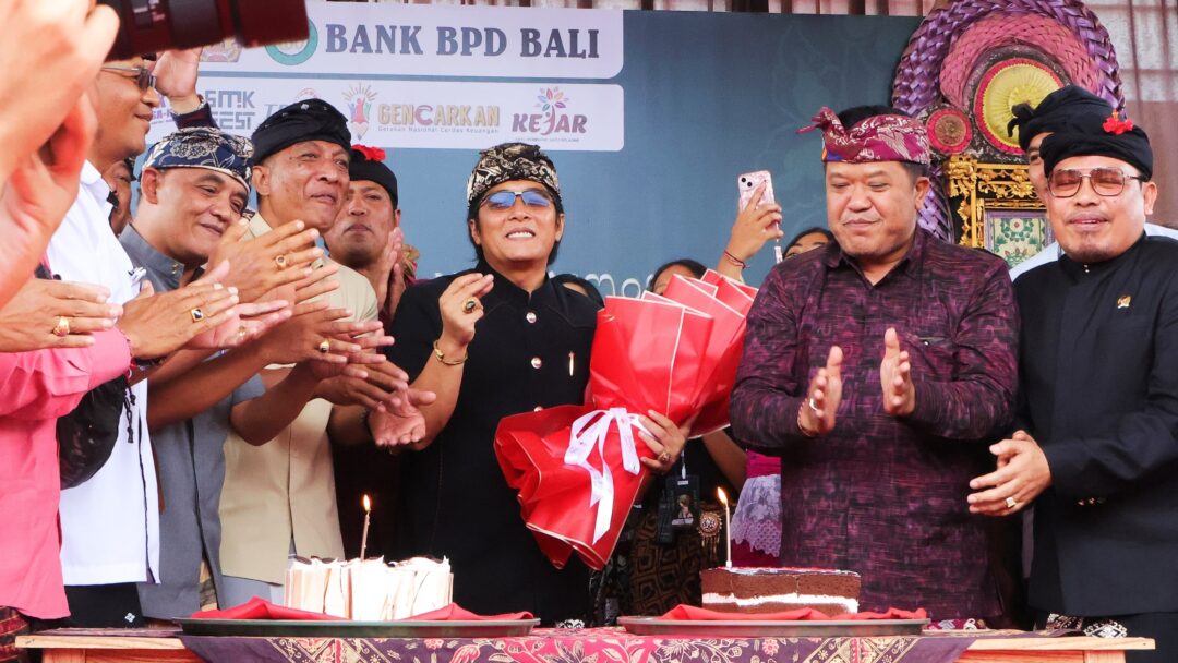 Wagub Giri Prasta Tutup SMK Festival Kabupaten Bangli dengan Megibung Bersama