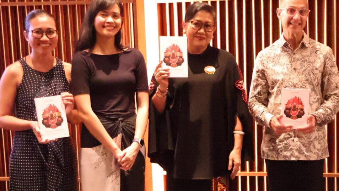 Jaga Tradisi Keaksaraan, Ny. Putri Koster Apresiasi Buku “Semua Karena Nirankara?