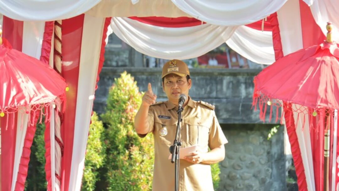 Bupati Kembang Hartawan Memberi Pesan Kepada Pegawai : Jadilah Pelayan Rakyat