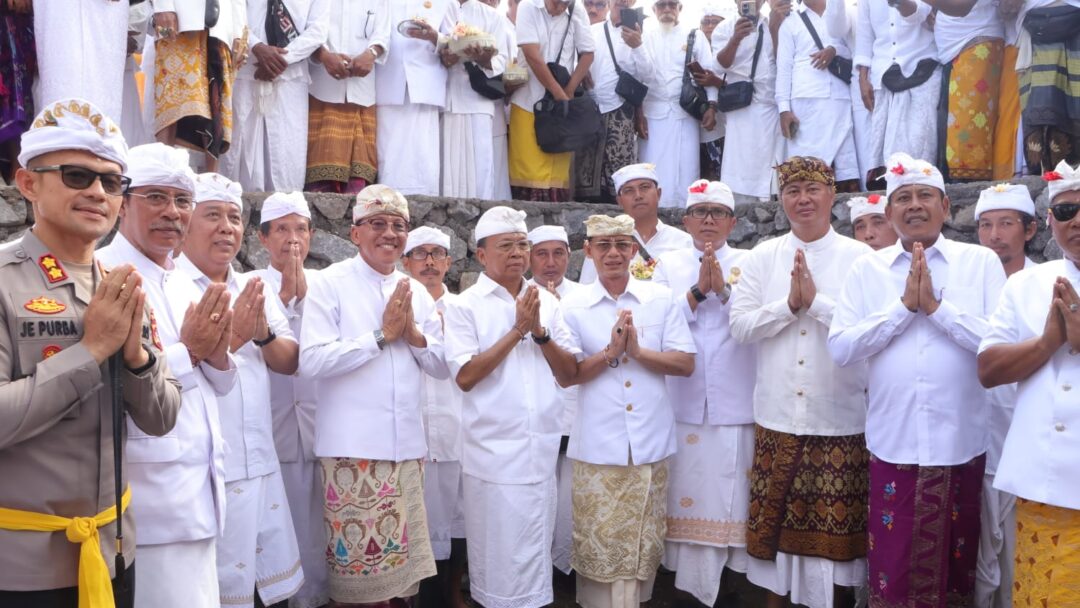 Puncak Karya Ida Bhatara Turun Kabeh (IBTK) 2025 Berlangsung Khidmat, Gubernur Koster Pimpin Prosesi Dan Mundut Pralingga Ida Bhatara Lingsir
