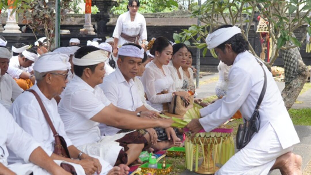Pemkab Jembrana Laksanakan Karya Melaspas lan Mecaru di Pura Pesimpangan Besakih