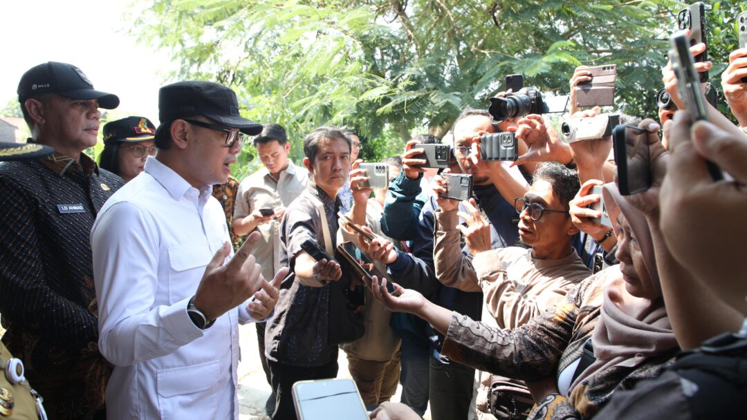 Kunjungi Desa Margorejo Kendal, Wamendagri Bima Arya Apresiasi Pendirian Kopdes Merah Putih yang Bersinergi dengan BUMDes