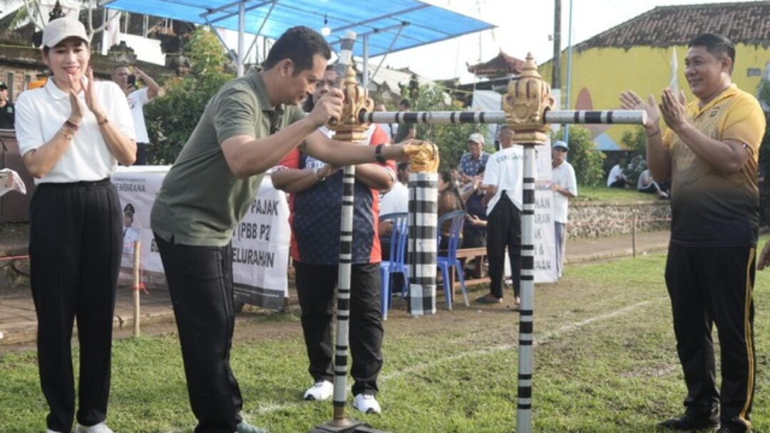 Tingkatkan Budaya Gotong Royong Di Jembrana, Bupati Kembang Hartawan Buka Bulan Bhakti Gotong Royong