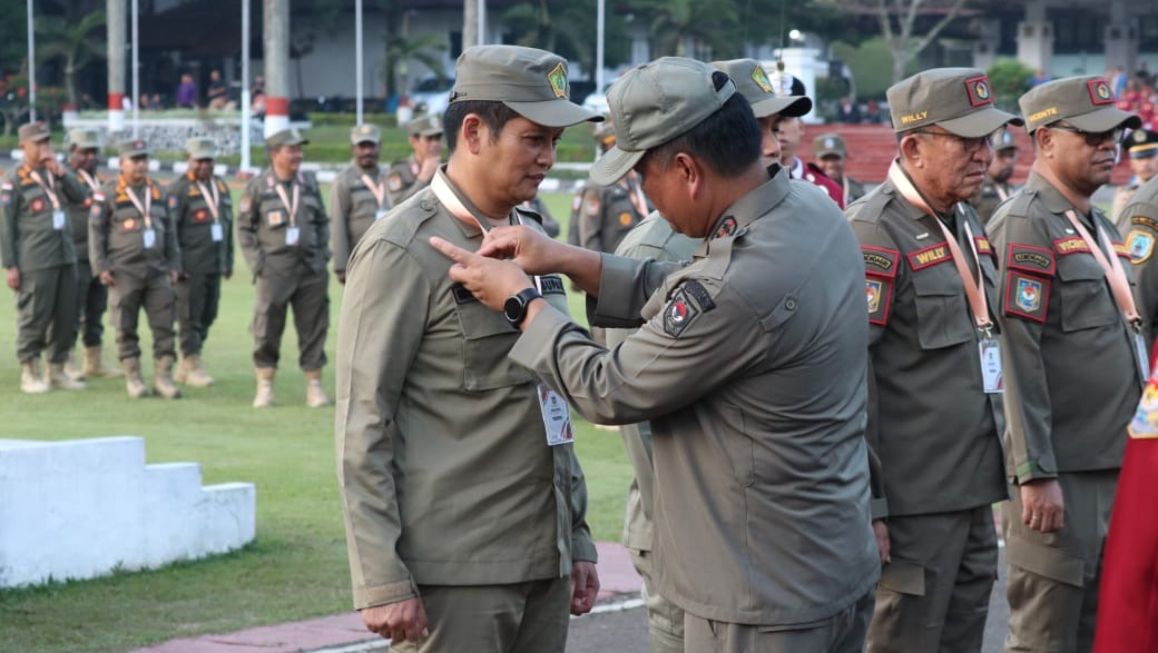 Bupati Dan Wabup Jembrana Terima Tanda Alumni Kehormatan Usai Kegiatan Retret, Motivasi Untuk Mengabdi Dan Melayani