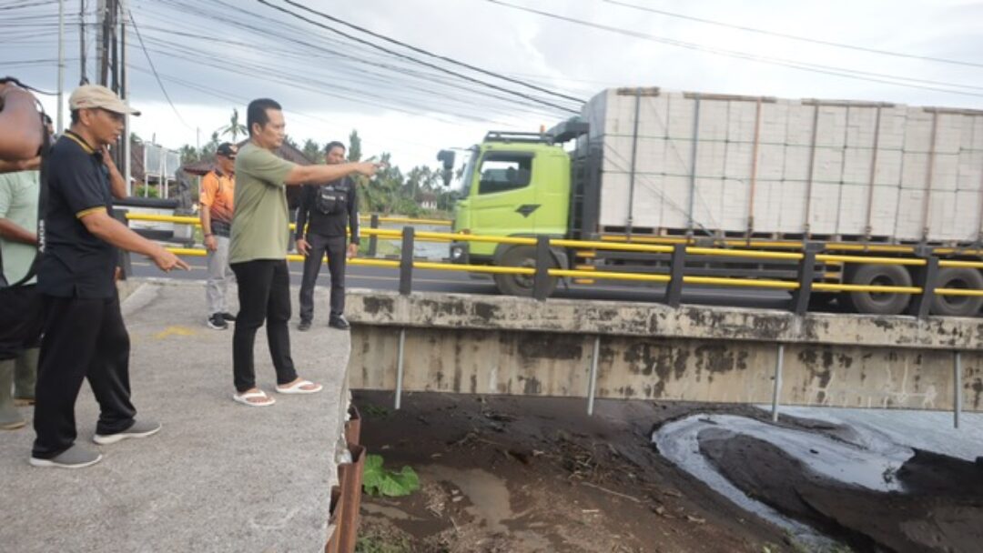 Bupati Kembang Tinjau Lokasi Terdampak Bencana Alam Di Jembrana, Pastikan Pemerintah Gerak Cepat