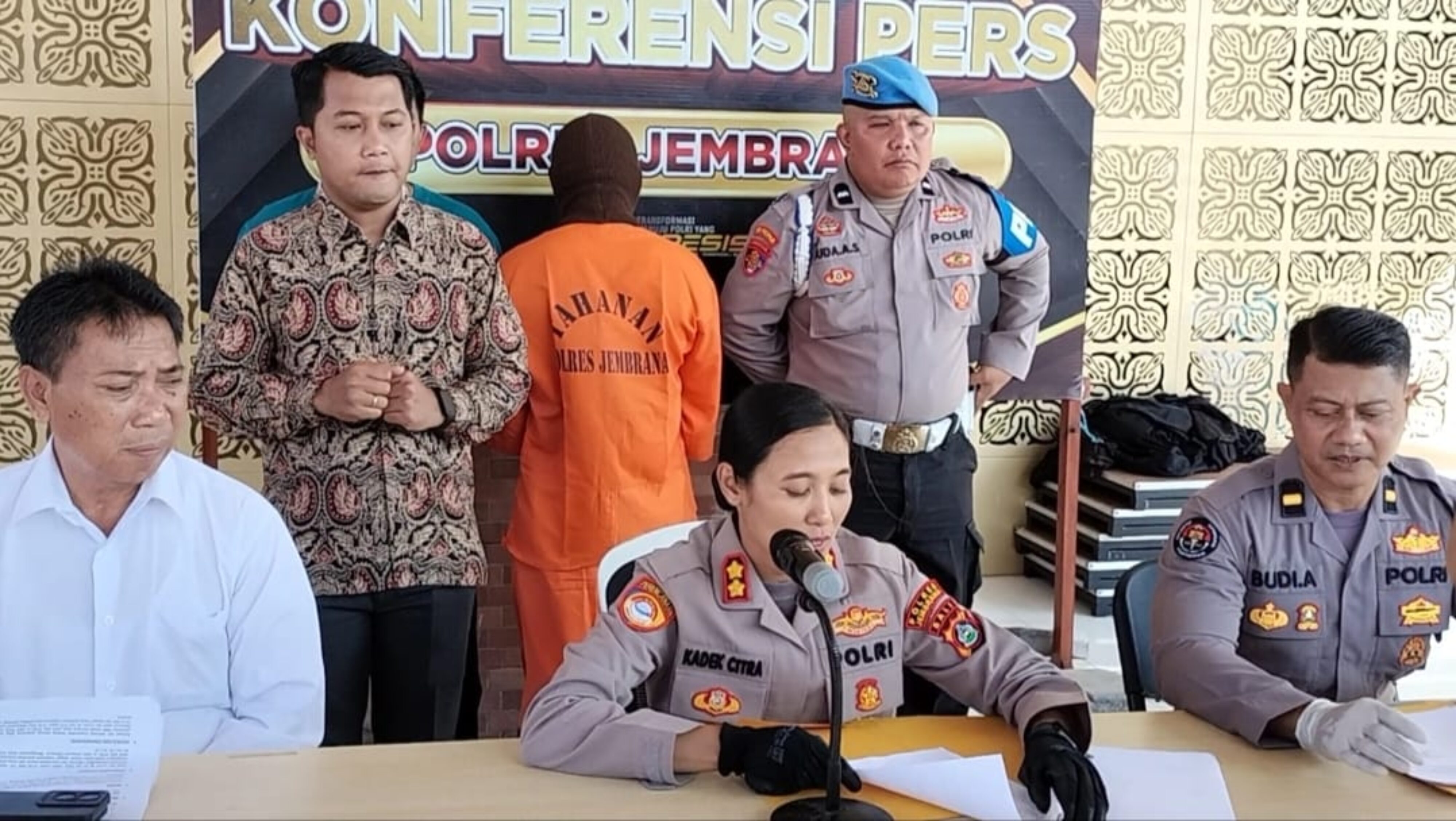 Pria 23 Tahun Ditangkap di Jembrana Akibat Timbun dan Jual Pertalite Ilegal