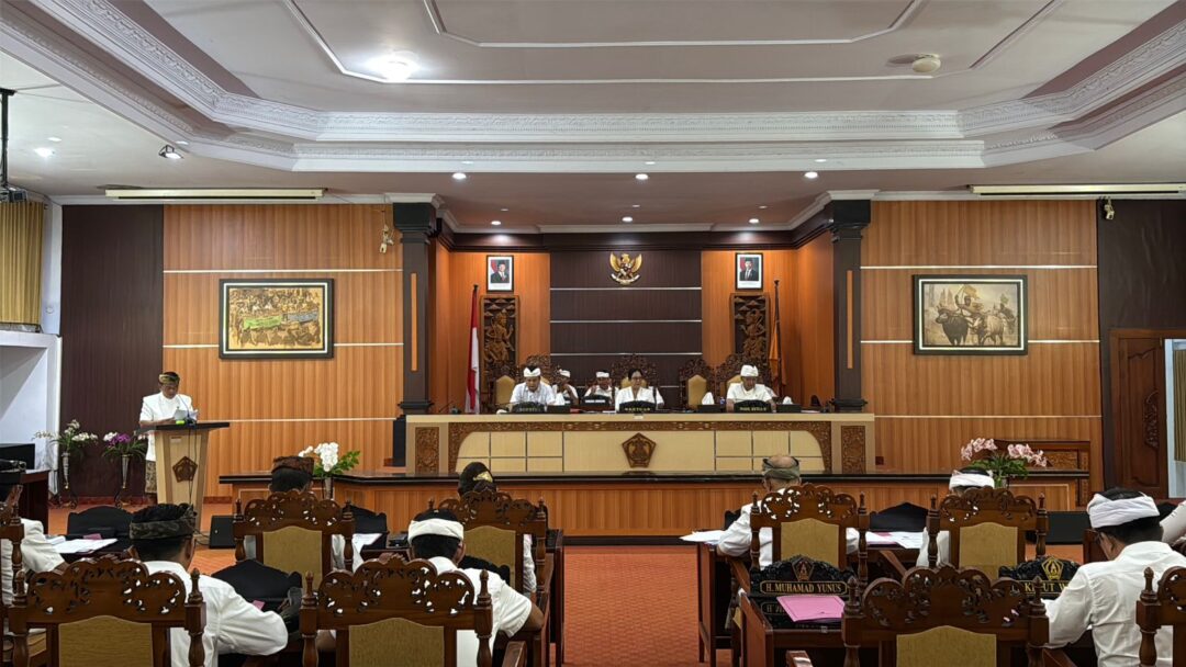 Rapat Paripurna II DPRD Jembrana Bahas Pandangan Fraksi Dan Ranperda