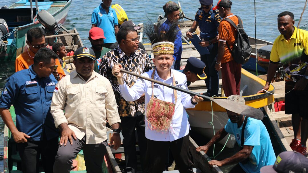 Pj Gubernur Papua Agus Fatoni Tinjau Langsung Gerai Perikanan Tangkap di Pulau Cina Kecil: Dorong Legalitas-Kesejahteraan Nelayan