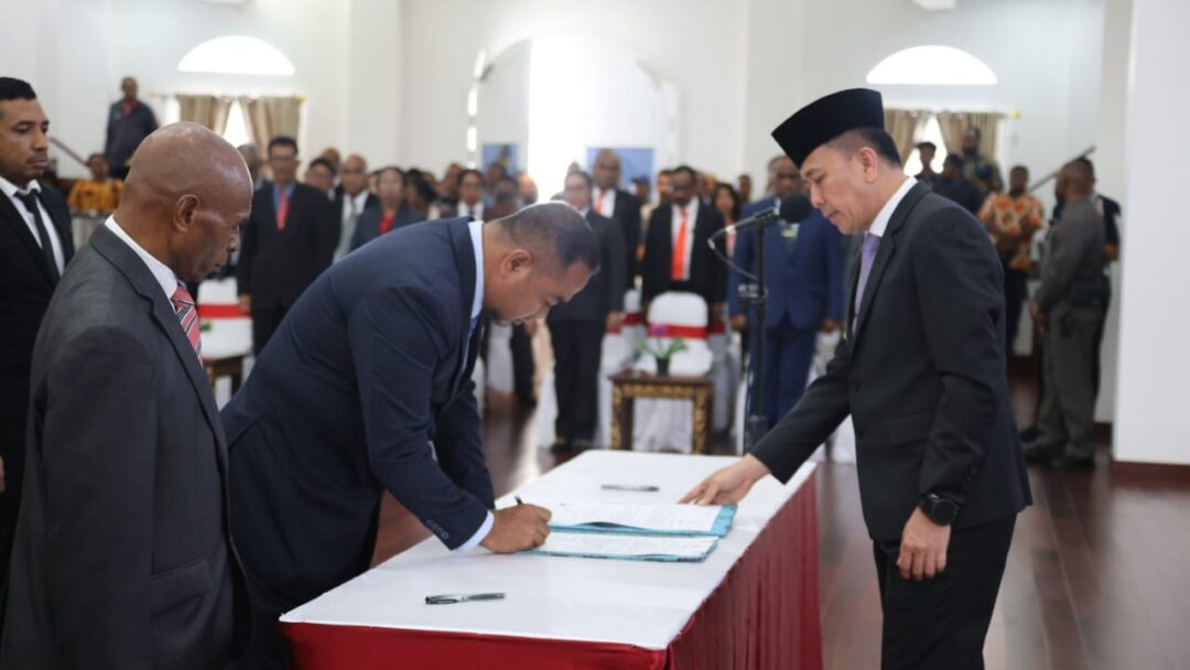 Pj Gubernur Agus Fatoni Lantik dan Kukuhkan Pejabat Administrator dan Pengawas di Pemprov Papua