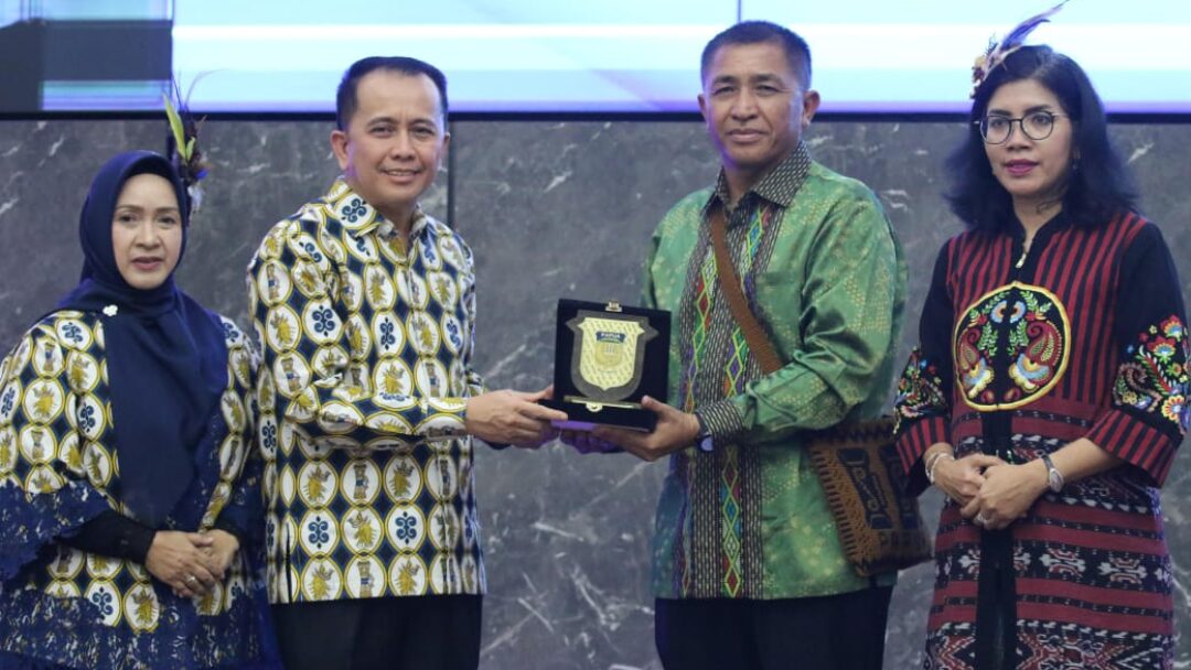 Pj Gubernur Agus Fatoni Hadiri Malam Pisah Sambut Kodaeral X Jayapura: Tujuan Kita Sama, Membangun Papua