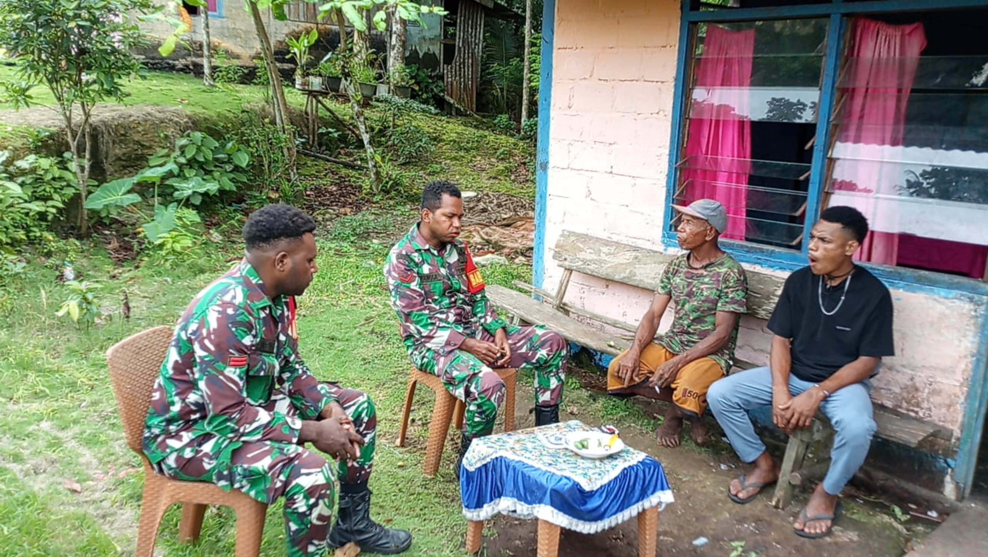 Pererat Hubungan, Babinsa Biak Barat Hadir di Tengah Masyarakat Banasrares