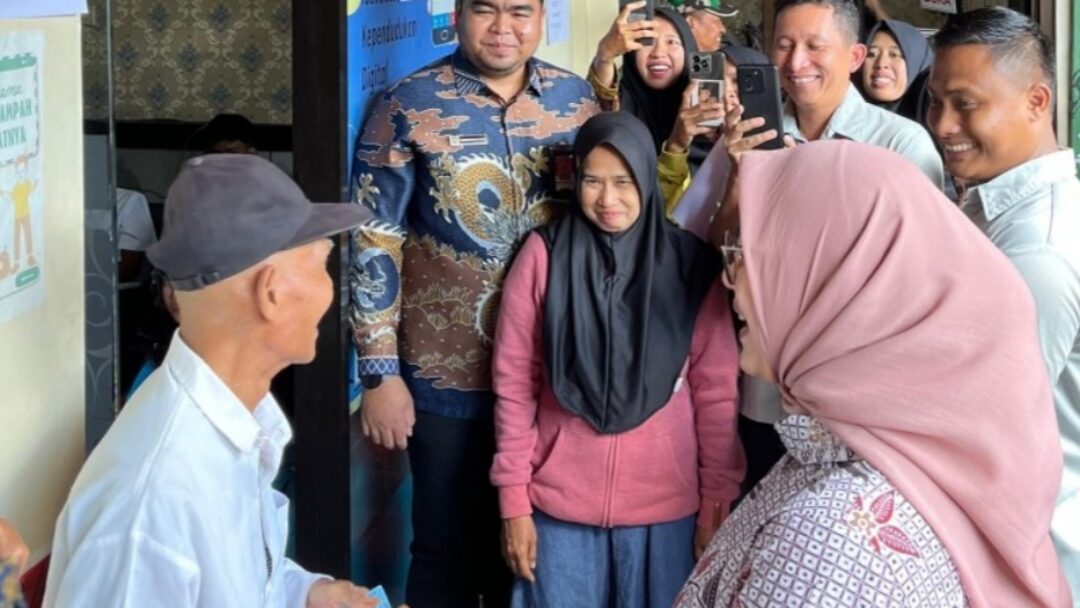 Jadi Pilot Project Data Perlinsos, Dukcapil Percepat Aktivasi IKD di Desa-Desa di Banyuwangi