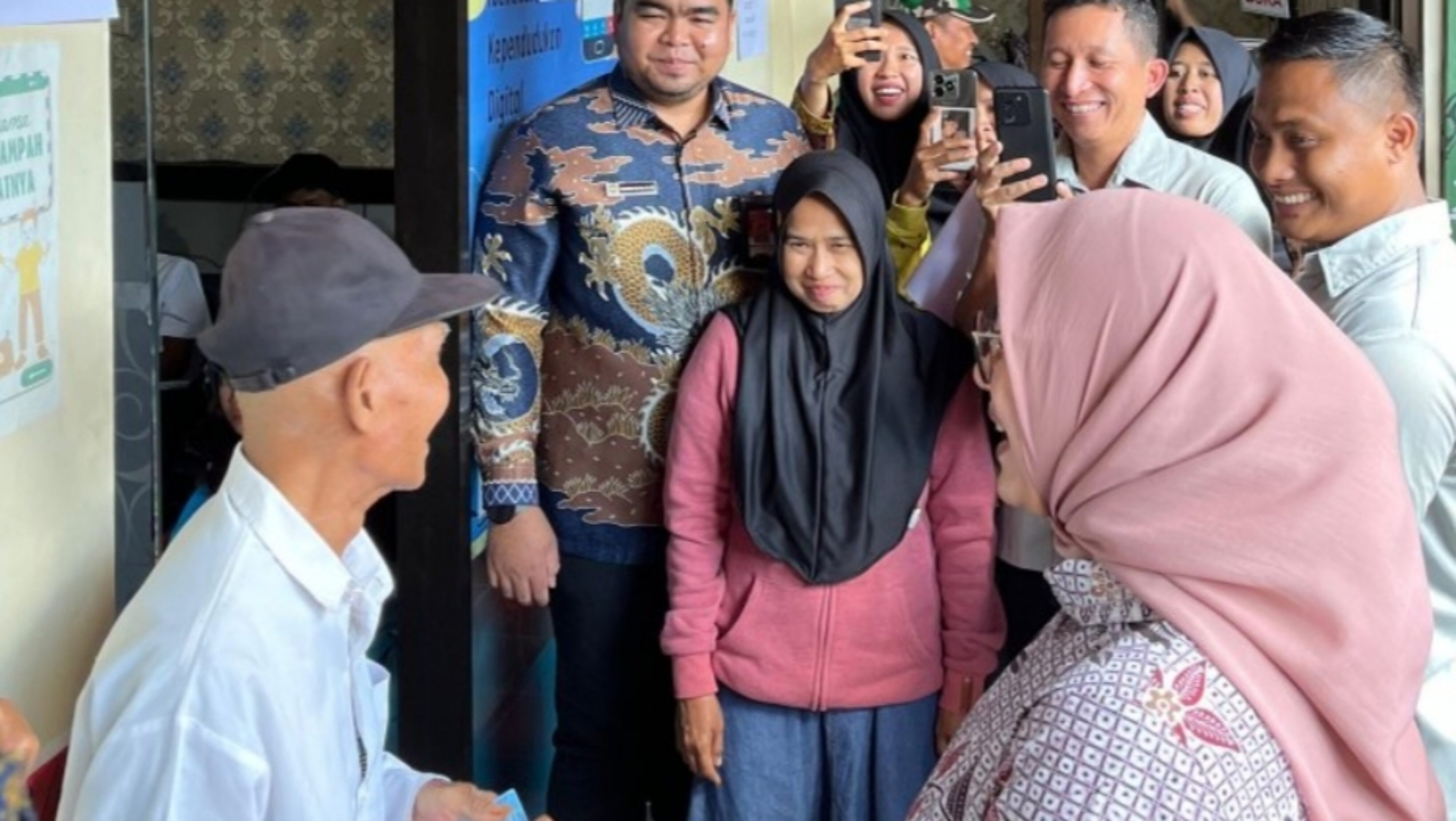 Jadi Pilot Project Data Perlinsos, Dukcapil Percepat Aktivasi IKD di Desa-Desa di Banyuwangi