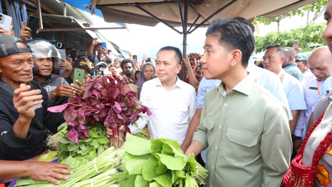 Disambut Antusias Pedagang, Wapres dan Pj Gubernur Papua Agus Fatoni Kunjungi Pasar Induk Yotefa